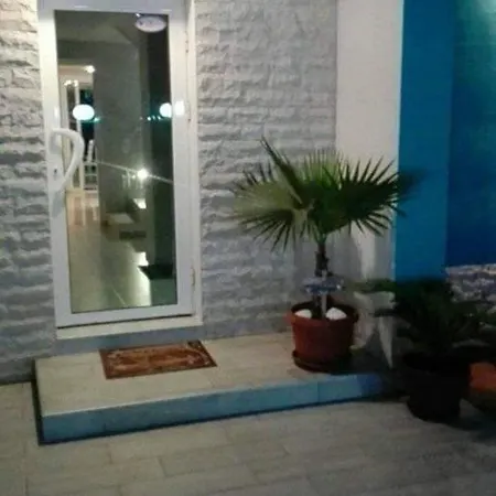 Guest house деси къща за гости 1 *